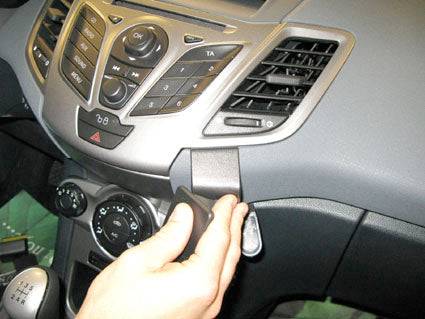 ProClip Ford Fiesta 2009-2017 Ugaono kačenje slika 3